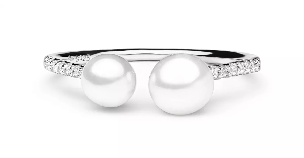 Geschwungener Ring mit 2 weißen Perlen 5-5.5, 6-6.5 mm und Zirkonia, 925er rhodiniertes Silber, Gaura Pearls, Estland Geschwungener Ring mit 2 weißen Perlen 5-5.5, 6-6.5 mm und Zirkonia, 925er rhodiniertes Silber, Gaura Pearls, Estland