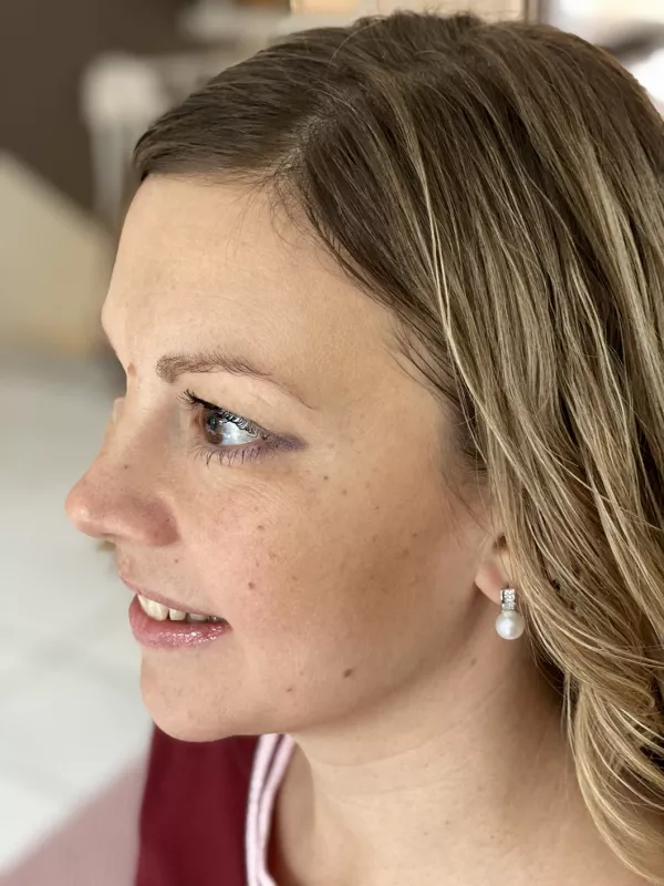 Eleganter Perlenohrring weiß rund 9-9.5 mm, Zirkonia, Englischer Verschluss, 925er Silber, Gaura Pearls, Estland Bilde 2 Eleganter Perlenohrring weiß rund 9-9.5 mm, Zirkonia, Englischer Verschluss, 925er Silber, Gaura Pearls, Estland Bilde 2