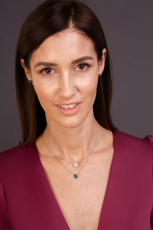 Elegante Silberkette mit Perlenanhänger schwarz 6-6.5 mm, Zirkonia umfasst, 41 cm, 925er Silber, Gaura Pearls, Estland Elegante Silberkette mit Perlenanhänger schwarz 6-6.5 mm, Zirkonia umfasst, 41 cm, 925er Silber, Gaura Pearls, Estland