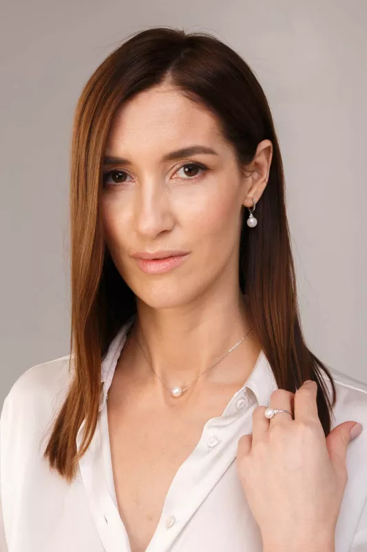Eleganter Perlenohrring hängend weiße rund mit Zirkonia an der Aufhängung BILD " Eleganter Perlenohrring hängend weiße rund mit Zirkonia an der Aufhängung BILD "
