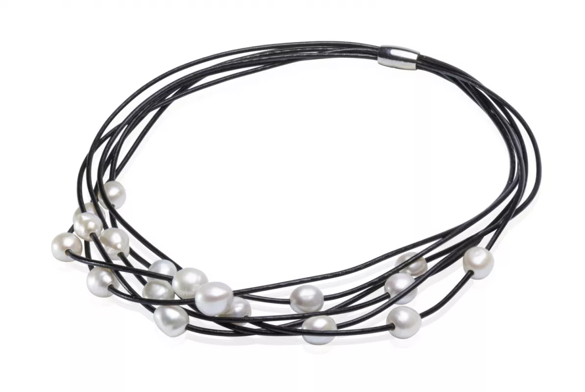 Design-Lederkette weiß barock, 47 cm, Magnet-Verschluss Stahl, Gaura Pearls, Estland Design-Lederkette weiß barock, 47 cm, Magnet-Verschluss Stahl, Gaura Pearls, Estland