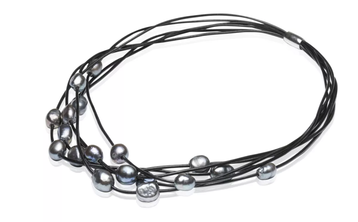 Design-Lederkette schwarzen barock, 47 cm, Magnet-Verschluss Stahl, Gaura Pearls, Estland Design-Lederkette schwarzen barock, 47 cm, Magnet-Verschluss Stahl, Gaura Pearls, Estland