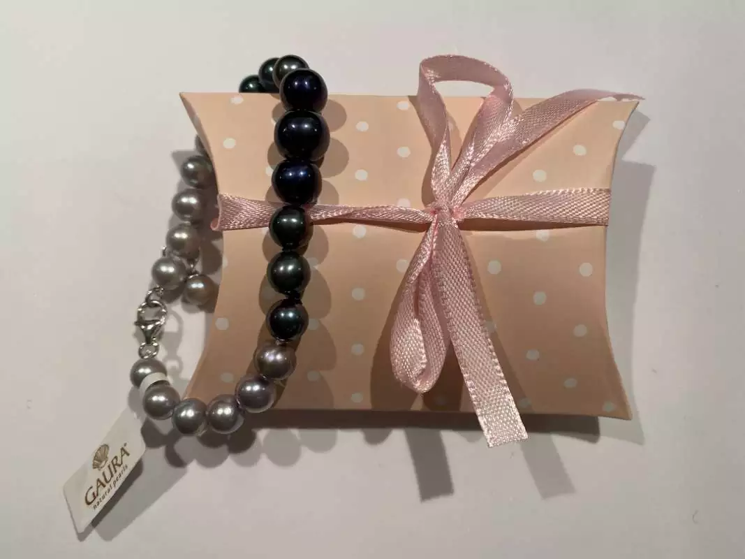 Perlenklassiker Geschenkverpackung mit Beispielprodukt