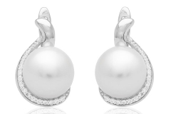 Eleganter Perlenohrring weiß rund 10-10.5 mm, Zirkoniabogen, Englischer Verschluss, 925er Silber, Gaura Pearls, Estland